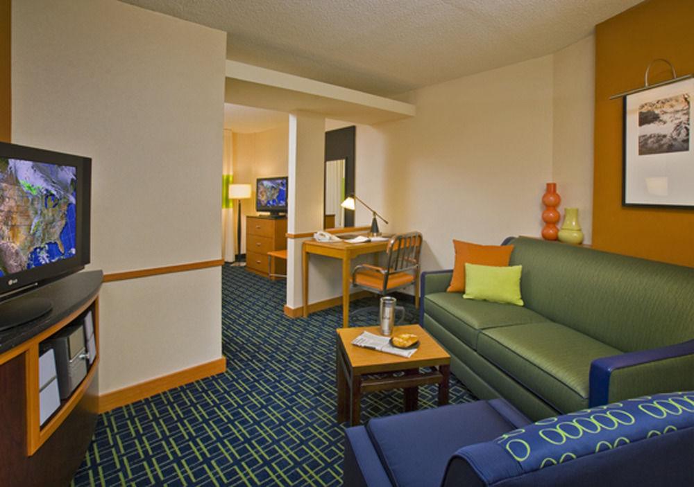 Fairfield Inn & Suites Вітерфорд Номер фото