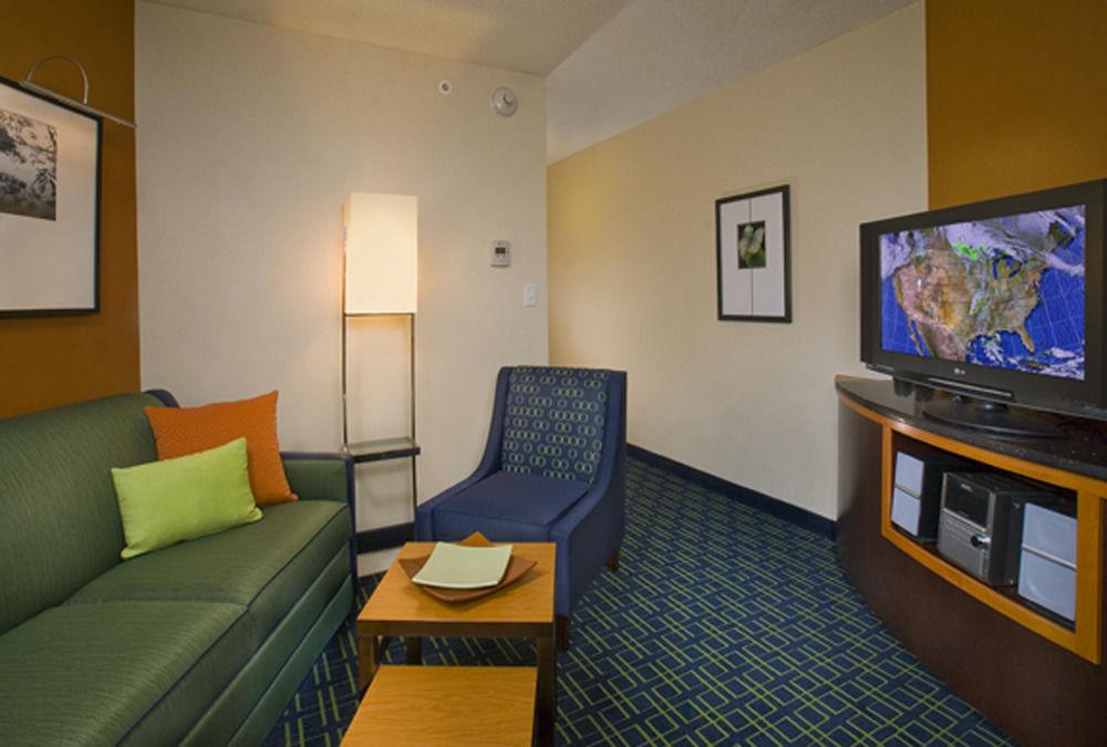Fairfield Inn & Suites Вітерфорд Номер фото
