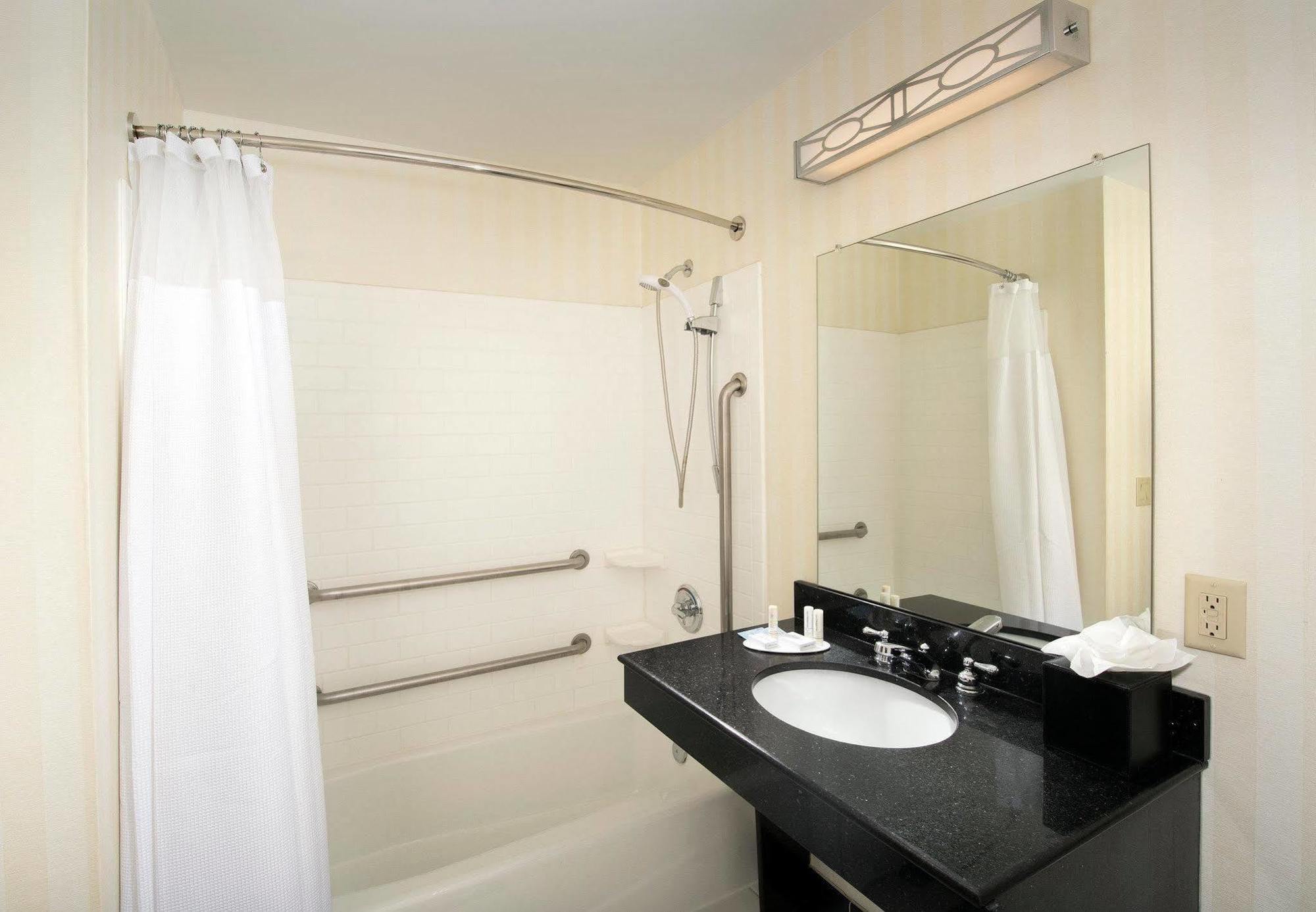Fairfield Inn & Suites Вітерфорд Екстер'єр фото